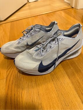 Nike Zoom Men’s Running Shoes - Light Gray with Navy Swoosh